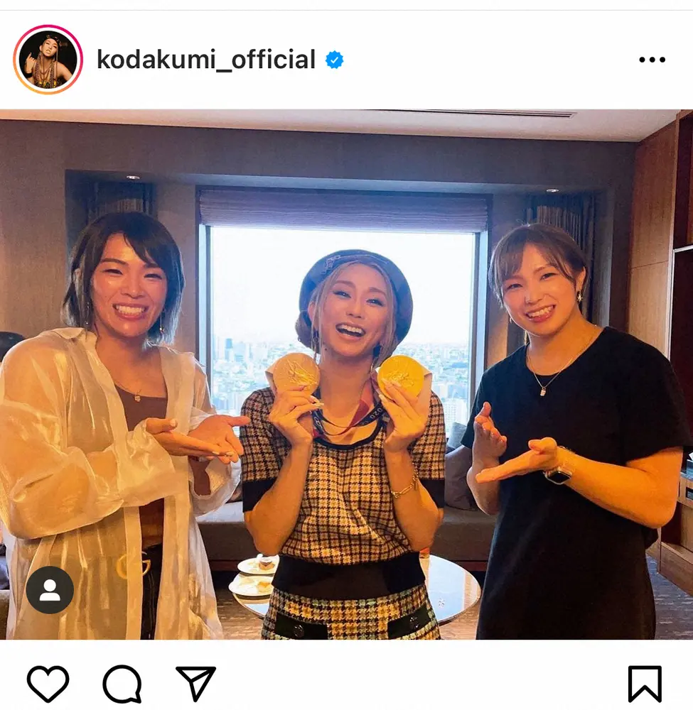 【画像・写真】倖田來未　「とんでもない重さのメダル」レスリング女子・川井姉妹との3ショットに反響！　「最高な笑顔」