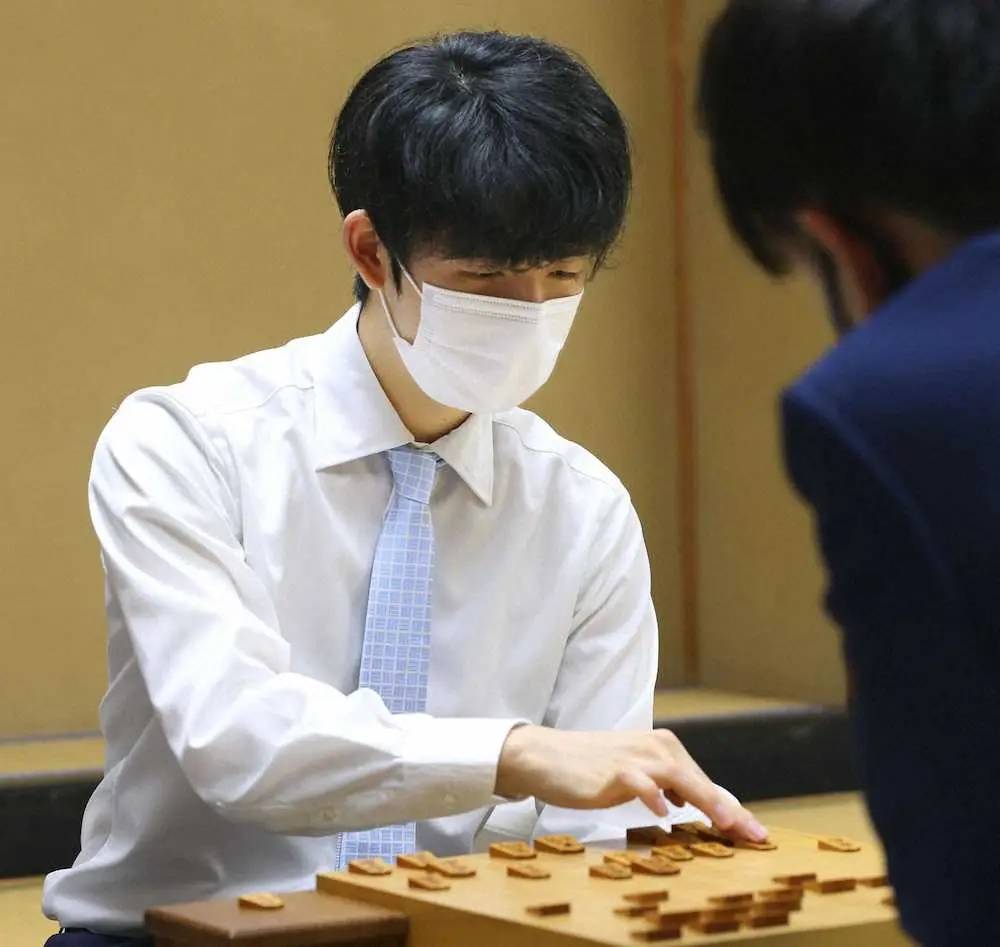 将棋の棋王戦本戦トーナメントの2回戦で斎藤四段を破った藤井2冠