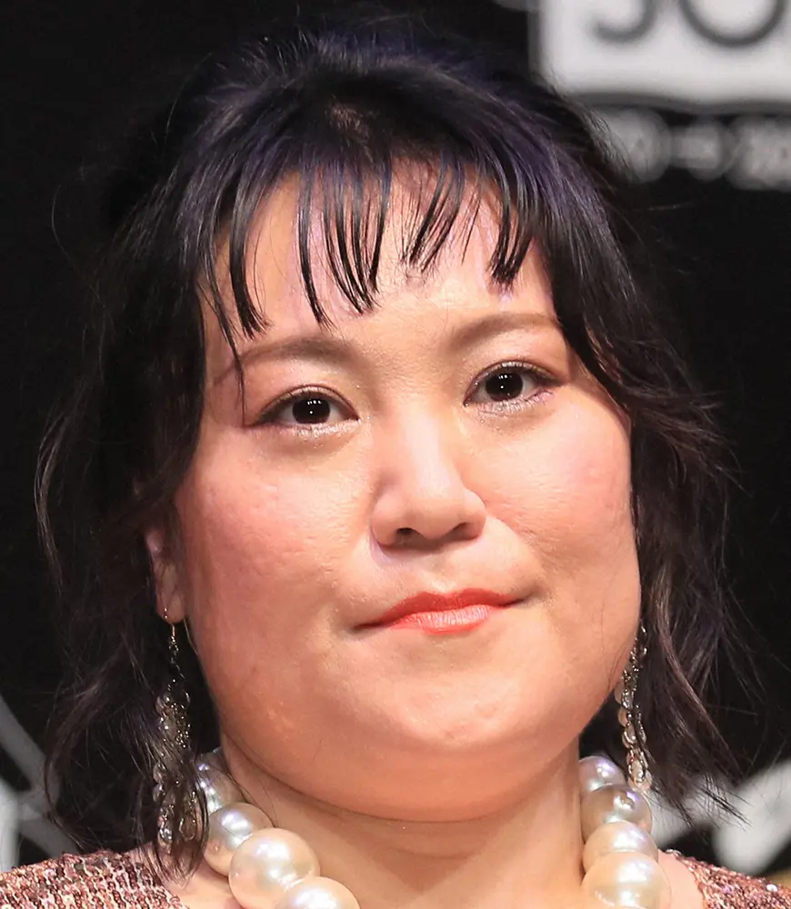 【画像・写真】バービー　「これで、あってる？」“地雷メイク”挑戦も…ファン「もはやアート」「こわい」