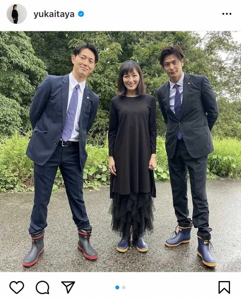 【画像・写真】板谷由夏　工藤阿須加＆速水もこみちとの3ショット「男前に挟まれて羨ましい」「お揃いの長靴可愛い」の声