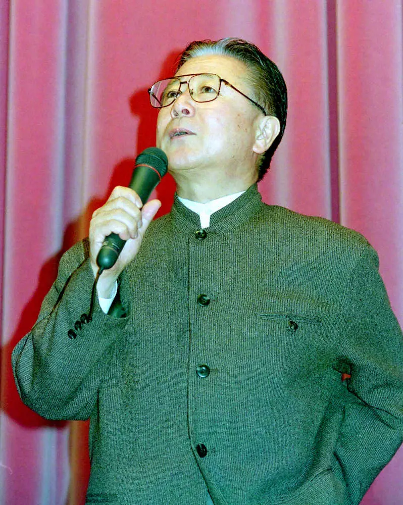 映画「時雨の記」公開記念舞台あいさつに登壇した澤井監督(98年11月撮影)