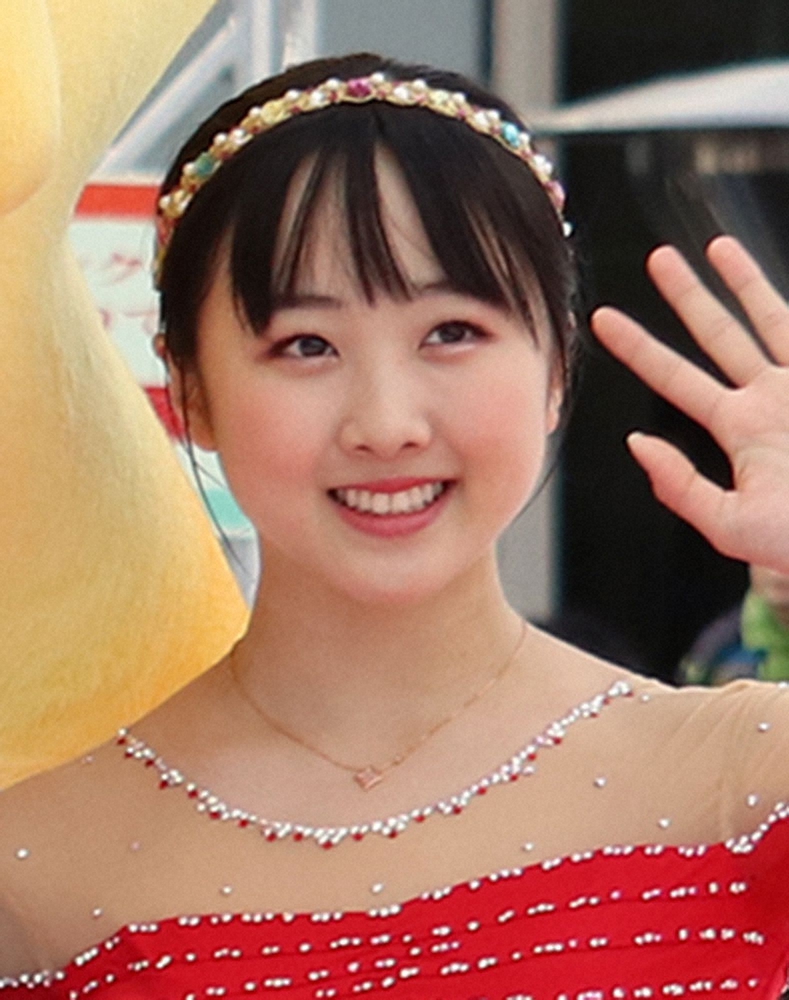 本田望結 お団子ヘア 花柄ワンピ姿披露に オトナになったネェ 綺麗なお姫様 スポニチ Sponichi Annex 芸能