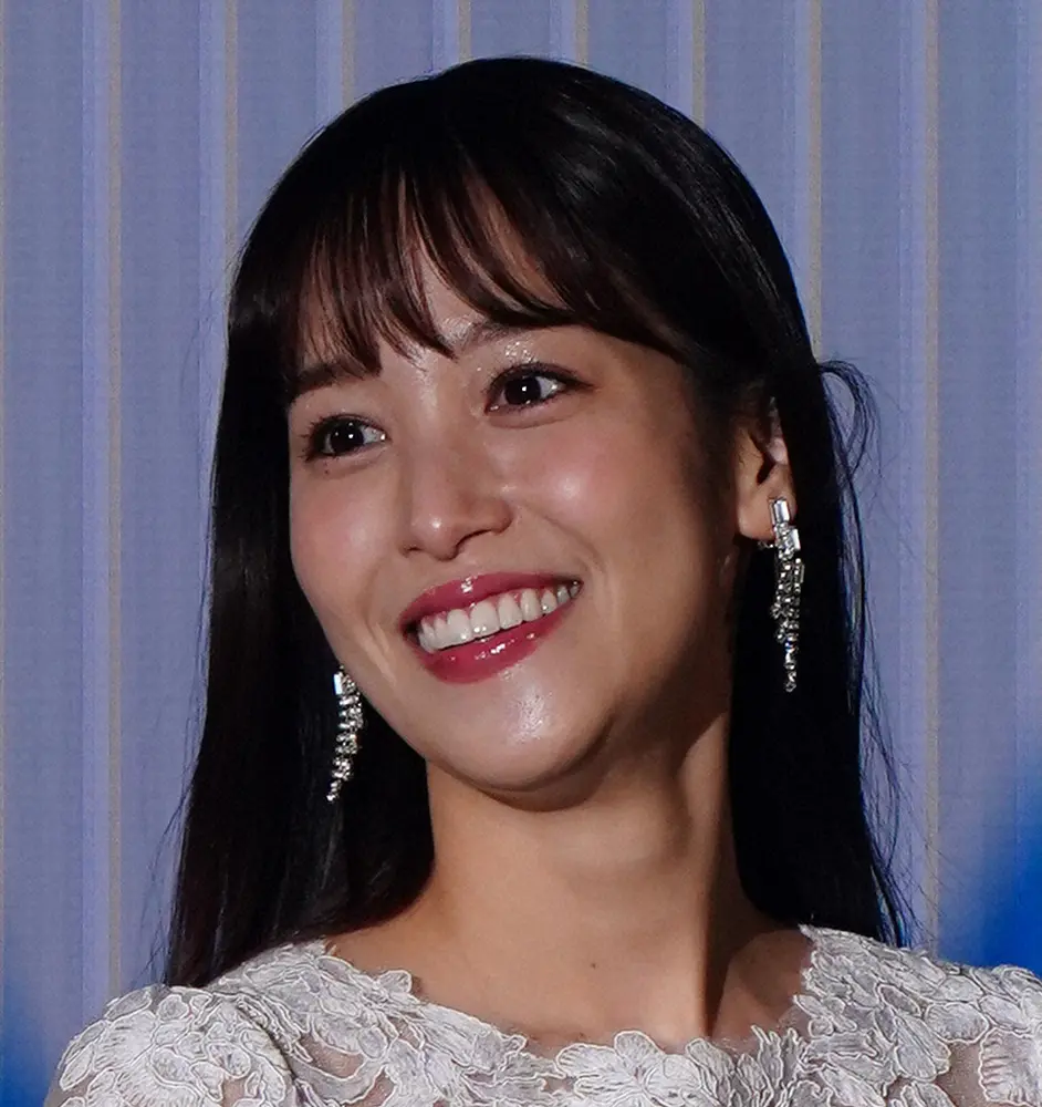 鷲見玲奈 フグのかぶり物姿に めっちゃ可愛い さかなクン の声 スポニチ Sponichi Annex 芸能