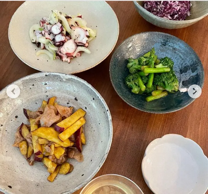 【画像・写真】辺見えみり　ランチの食卓公開に「どれも素敵な器ですね！」「作るお料理までおしゃれ」「美味しそー」