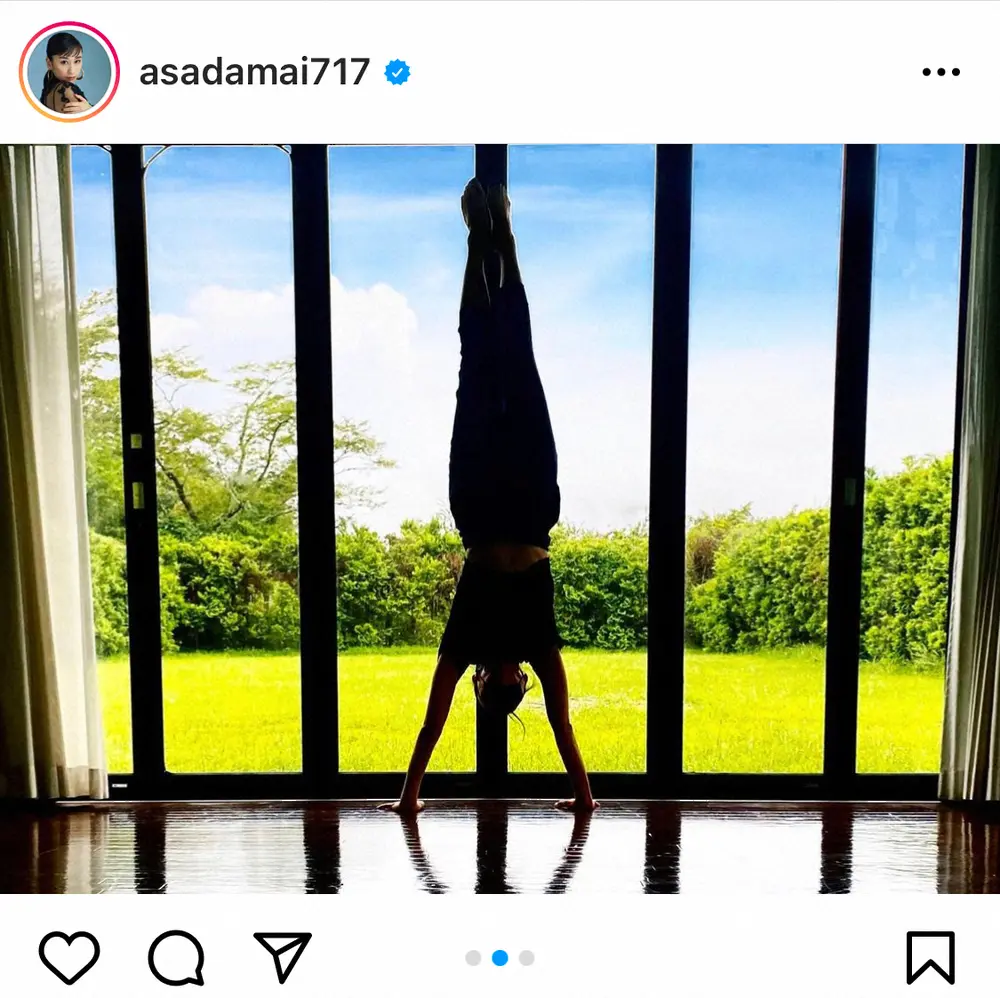 【画像・写真】浅田舞　驚異の逆立ち180度開脚ショット披露　ファン感嘆「芸術だ」「美しくて神秘的」