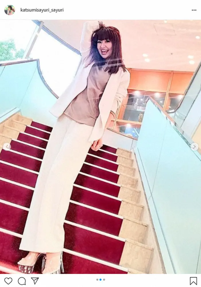 【画像・写真】「かつみ・さゆり」さゆり　奇跡の52歳　珍しいパンツスーツ姿に「女優さんみたい」「芦屋のマダム」の声