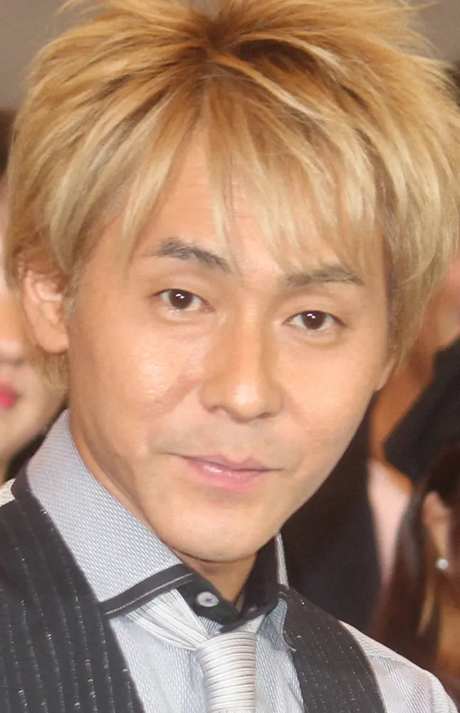 【画像・写真】ヒロシ　自ら塗装したガレージ公開に「壁のタイルも素敵」「綺麗に塗れていますよ」の声