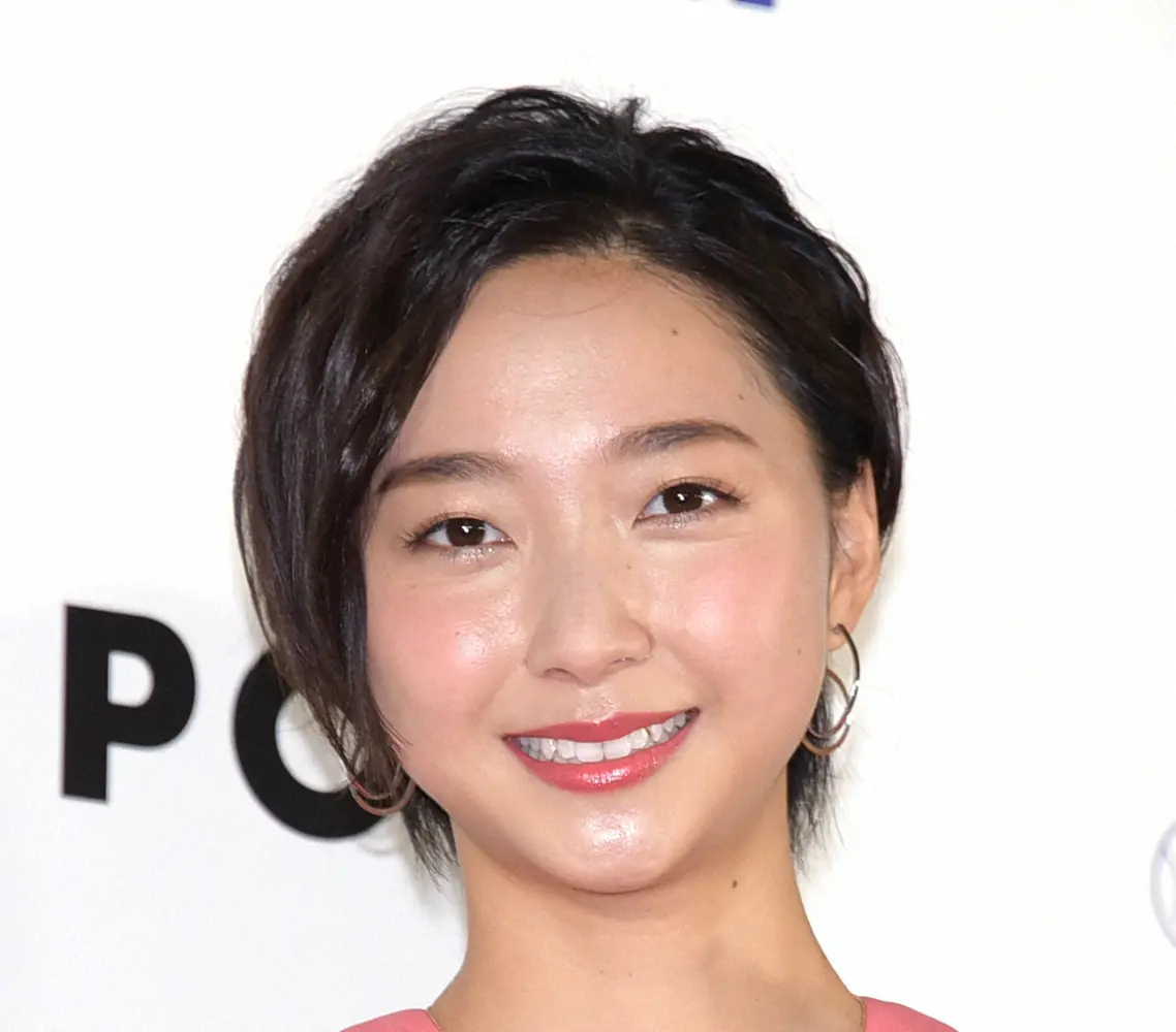 【画像・写真】畠山愛理　ゆるふわヘアに珍しいメガネ姿　「一瞬誰か分からなかった」「メガネ美人」の声