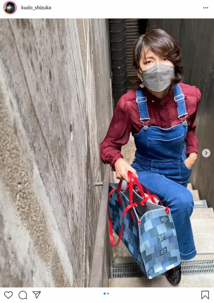 【画像・写真】工藤静香　オーバーオールで秋色コーデ披露　「着こなしの見本」「プロすぎ」絶賛の声