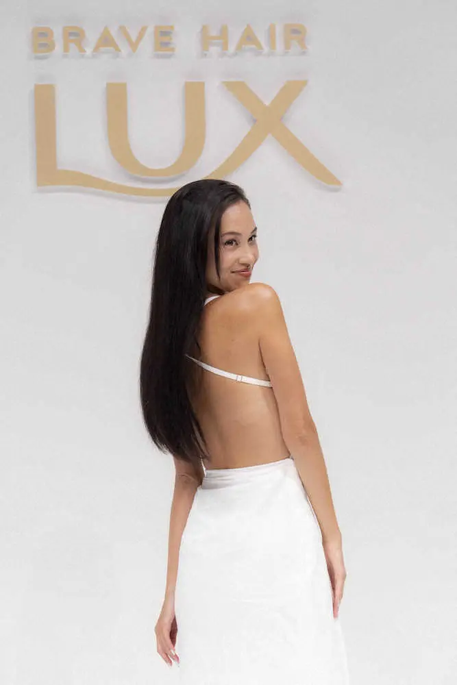 【画像・写真】水原希子　大胆露出の白ドレス「夏の名残惜しさを背中で表現」　