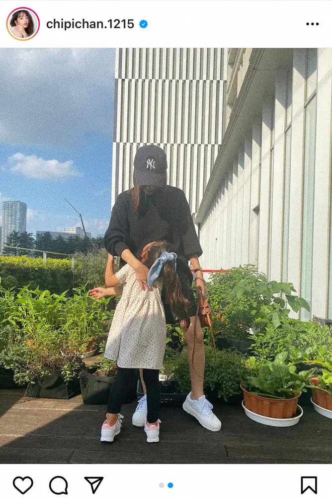 【画像・写真】近藤千尋　「学校帰り手を繋いで愛情注入」娘との仲良し親子ショット　ファン「幸せそう」「ステキ家族」