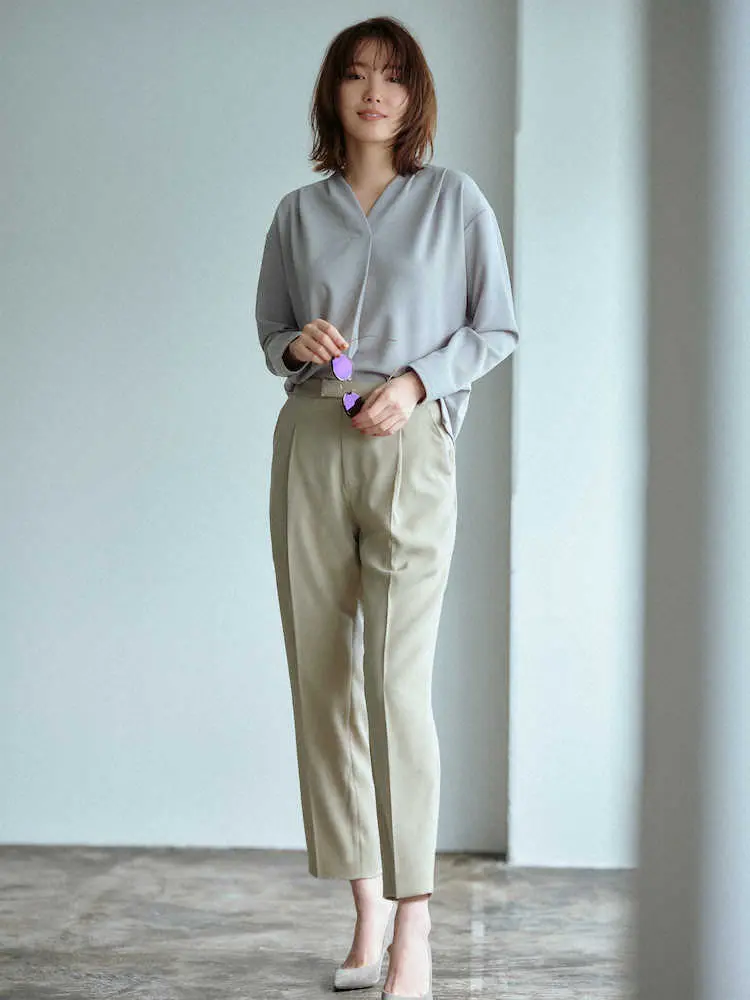 【画像・写真】飯豊まりえ「スーツを着て仕事をする方がうらやましくなりました」