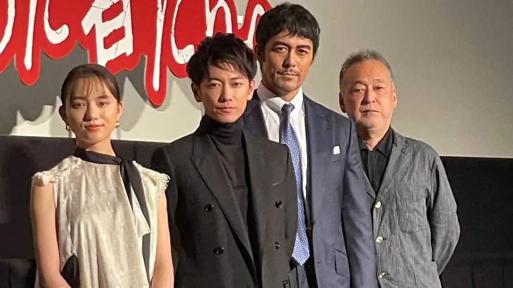 【画像・写真】佐藤健　阿部寛とほほ笑ましいLINEやりとり明かす　映画「護られなかった…」舞台あいさつ