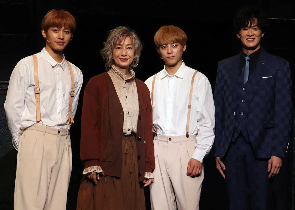 ミュージカル「HOPE」に出演する（左から）小林亮太、高橋惠子、永井崇人と演出の新納慎也