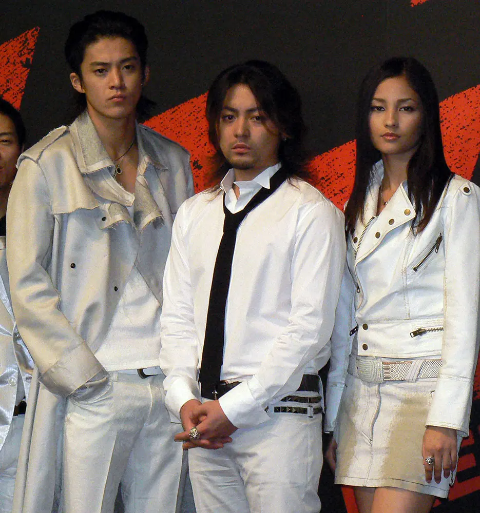 07年映画「クローズZERO」完成披露会見に登場した左から小栗旬、山田孝之、黒木メイサ