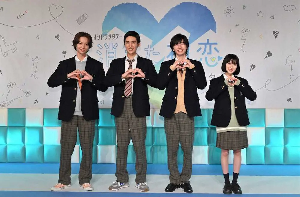 テレビ朝日「消えた初恋」の記者会見に出席した（左から）鈴木仁、目黒蓮、道枝駿佑、福本莉子