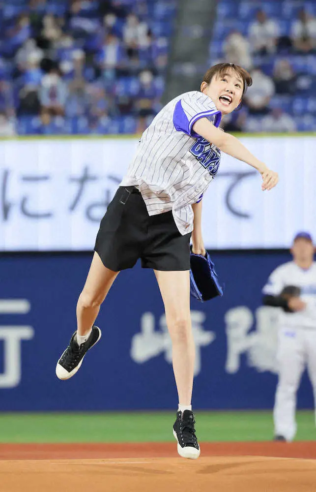 【画像・写真】尾碕真花、ハマスタで始球式「物凄く緊張しました！」