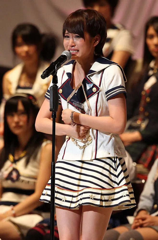 2011年のAKB48選抜総選挙で1位となり「私のことは嫌いでも、AKB48のことは嫌いにならないでください」と語る前田敦子
