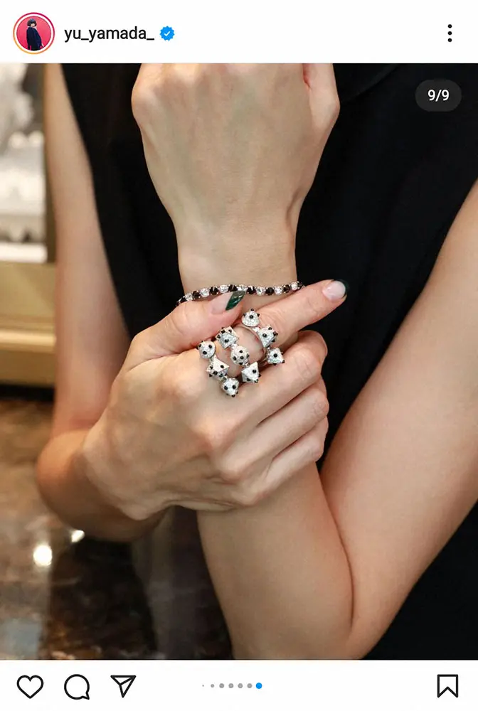 【画像・写真】山田優　黒のミニドレス＆カルティエのハイジュエリー姿に「バービーみたい」の声