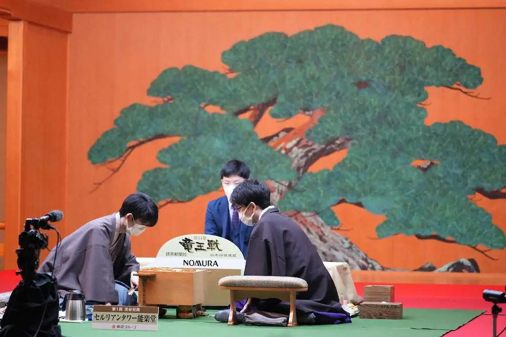 【画像・写真】藤井聡太3冠、最年少4冠へ白星スタート　竜王戦7番勝負、豊島竜王に先勝
