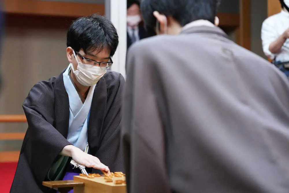 【画像・写真】豊島竜王「どこかで間違えた」、藤井3冠に逆転黒星発進…第2局へ「切り替えて」