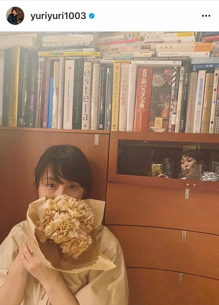 【画像・写真】石田ゆり子　誕生日から1週間「止まることなく進化していたい」　仲良し女優とのお祝いショットも