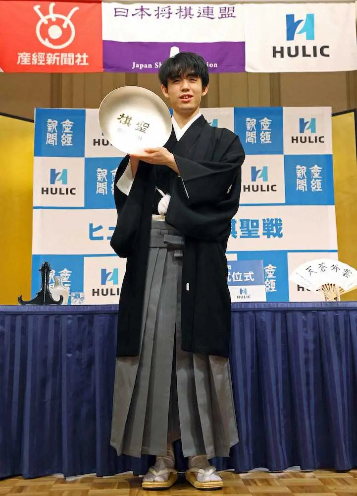 【画像・写真】藤井3冠　年度内5冠より「経験生かし成長できれば」、棋聖就位式