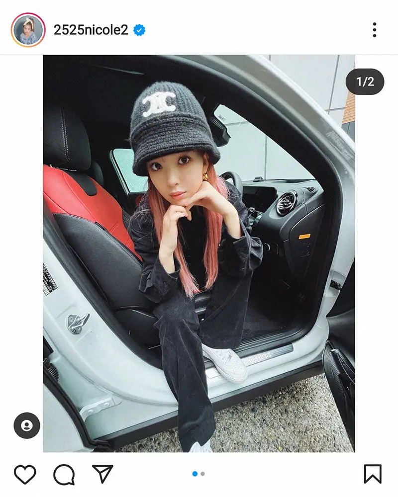 【画像・写真】藤田ニコル「毎日マイカーで出勤」の姿公開　白い車体のベンツ、鮮やかな赤のシートに「かっこいい」の声