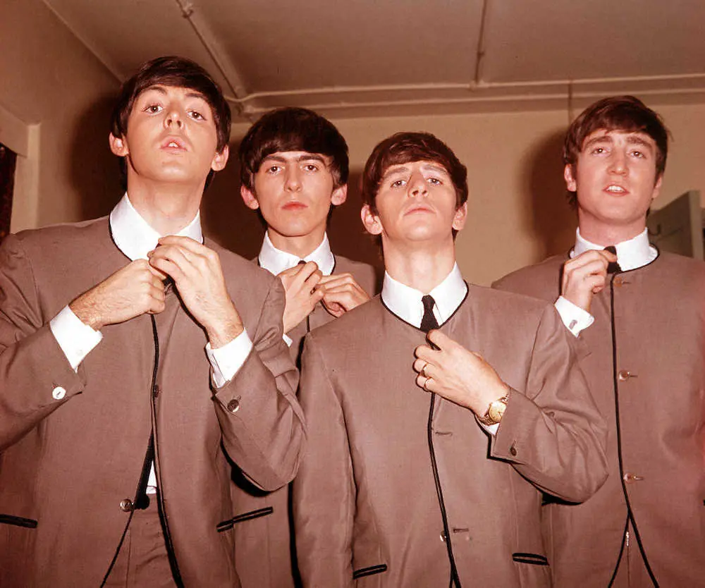 ビートルズのポール・マッカートニー（左端）らメンバー。右端はジョン・レノンさん（ゲッティ＝共同）