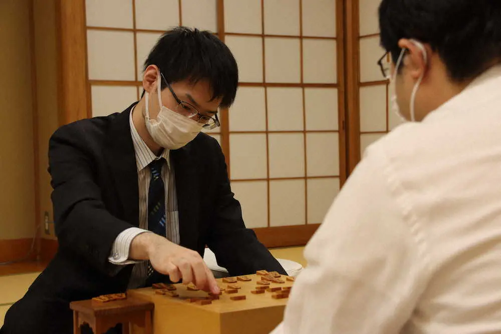 【画像・写真】近藤七段　カウンター決めリーグ初勝利、糸谷八段に106手快勝で1勝1敗