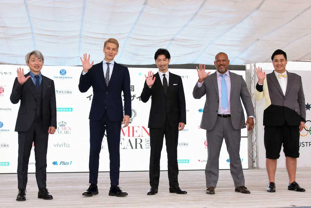 「イクメンオブザイヤー2021」受賞式に出席した（左から）登坂淳一、JOY、MAKIDAI、アレックス・ラミレス、フィッシャーズのンダホ