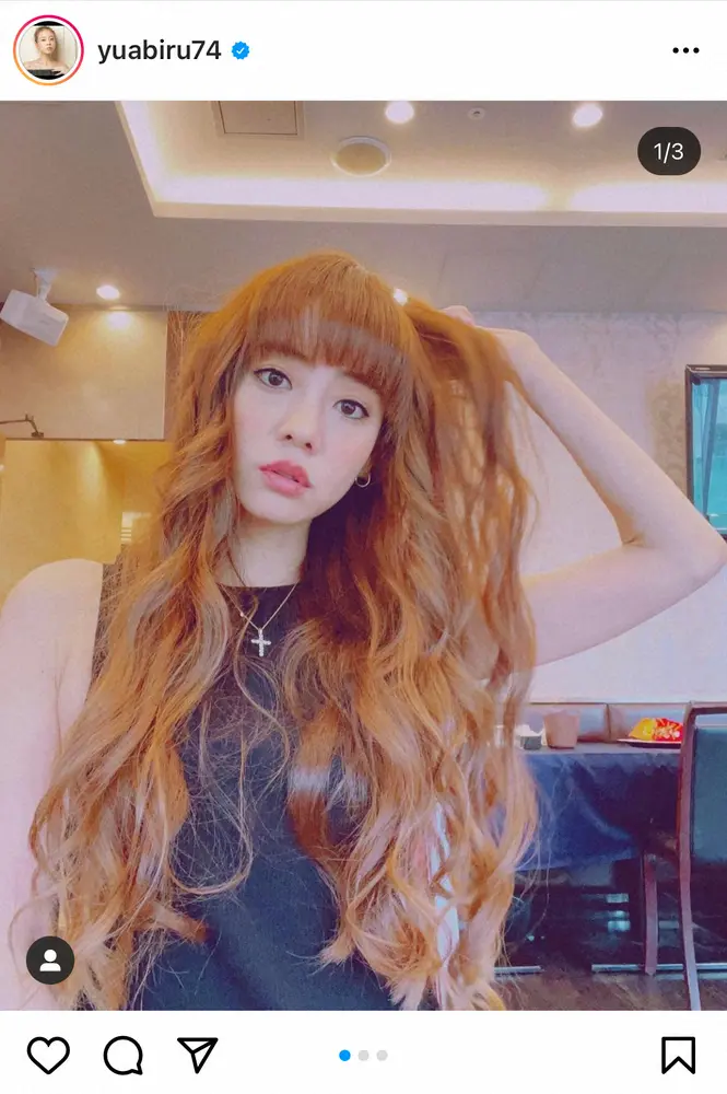 【画像・写真】あびる優　ノースリーブ姿で巻き髪＆秋メイク　ファン「めちゃくちゃ似合ってて可愛い」「人形みたい」