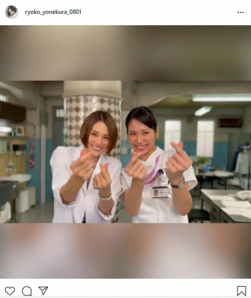 【画像・写真】米倉涼子　“失敗しないナース”松下奈緒と指ハート2ショット公開　「2人ともかわいすぎ」の声