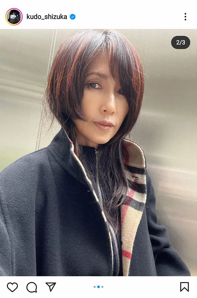 【画像・写真】工藤静香「秋を飛ばして冬に…」バーバリーのコート＆ニ－ハイブーツ姿に「かっこいい」「メーテル」の声