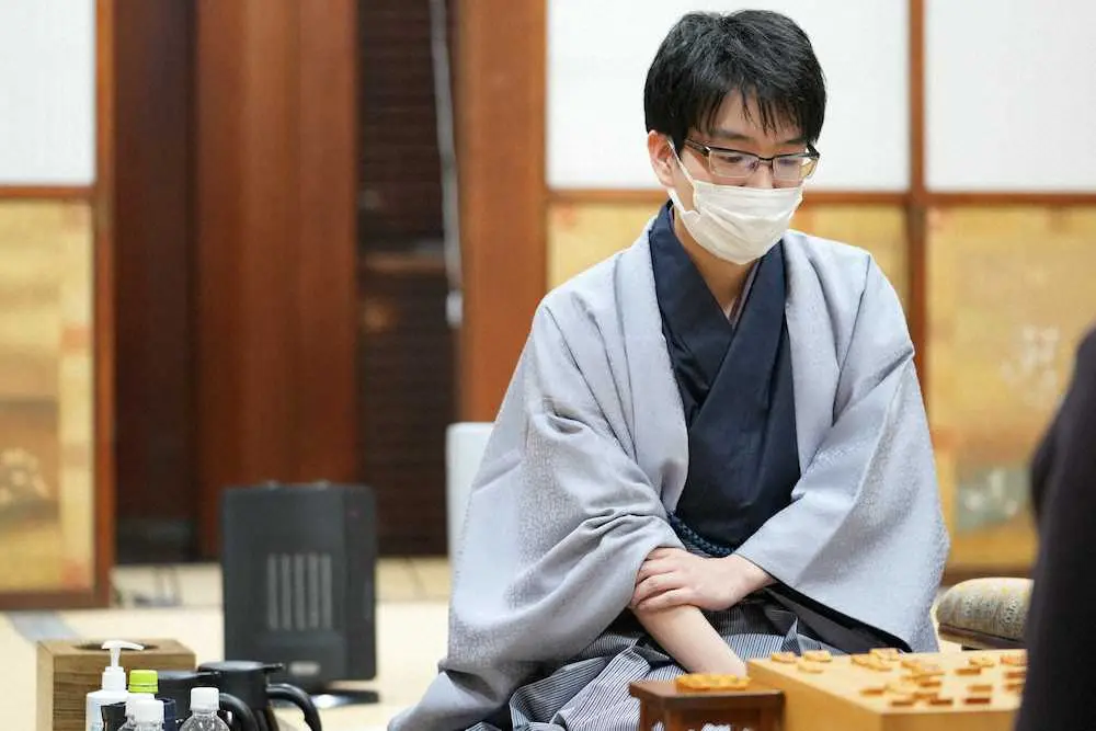 【画像・写真】豊島竜王　序盤の構想悔やむ、タイトル死守へ「まずは内容よくしたい」