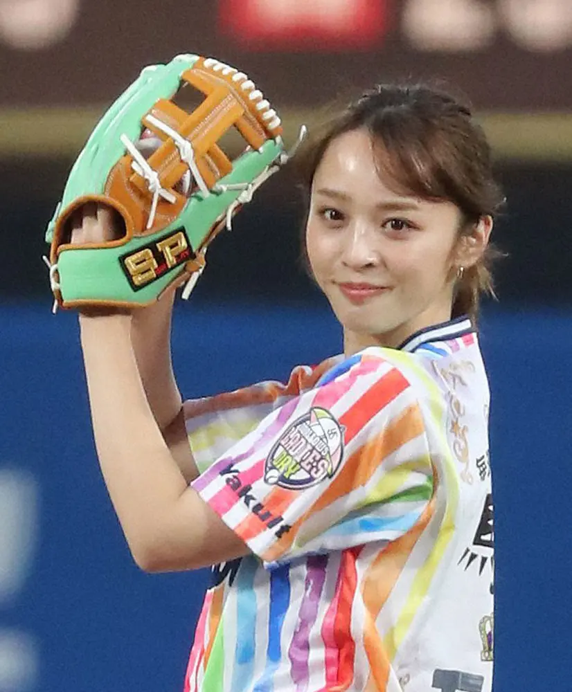 神部美咲 イメチェン 茶髪から 何年かぶりの黒髪 新ヘアに にあうーーー すごく新鮮 の声 スポニチ Sponichi Annex 芸能