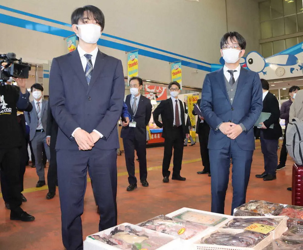 【画像・写真】藤井聡太3冠「私も海鮮丼にしたかった」　勝負メシ巡り、豊島竜王の“速攻”に…