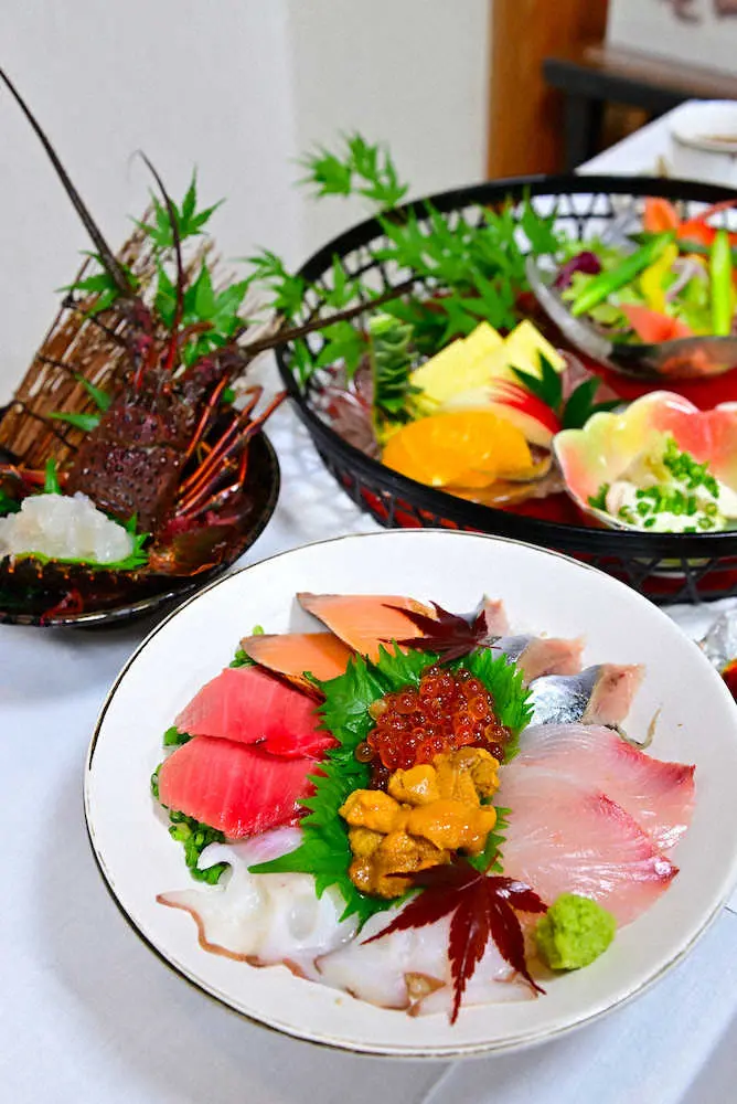 【画像・写真】竜王戦第3局が開幕　豊島竜王の昼食は「いわき七浜海鮮丼」　藤井3冠は「ロース勝つカレー」