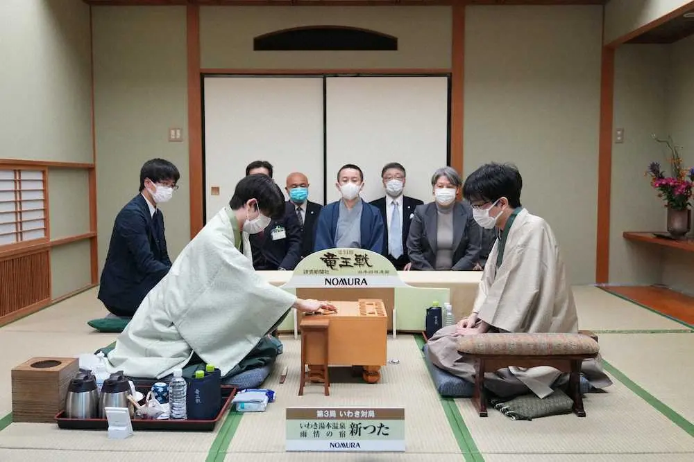 【画像・写真】豊島竜王VS藤井3冠　相早繰り銀の戦いに　竜王戦第3局第1日