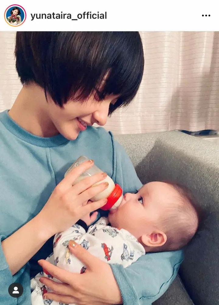 【画像・写真】平祐奈　姉・愛梨の3歳長男撮影の3男にミルクあげる癒やしショット「どっちも天使」「癒やししかない」
