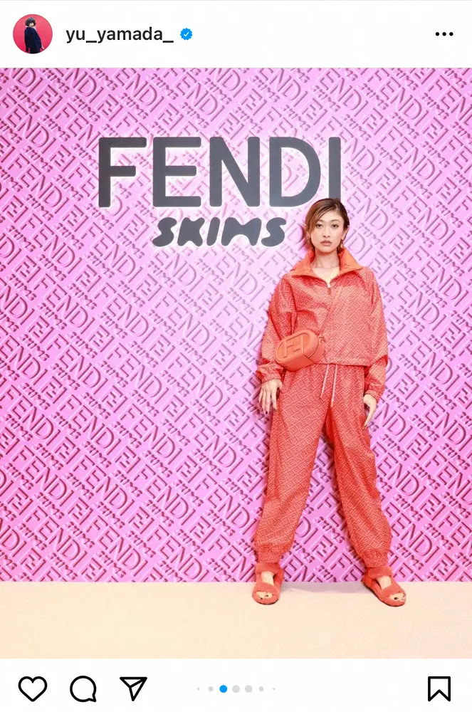 【画像・写真】山田優　全身FENDIでまとめたオレンジコーデ披露に「インパクト半端ない」「めちゃくちゃかっこいい」