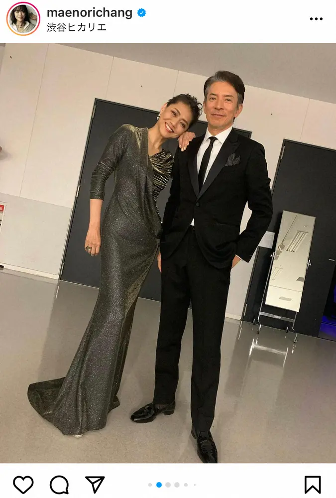 【画像・写真】“奇跡の56歳”前田典子　ドレス姿で夫の日比野玲と「絵になる」2ショット　「美しすぎます」の声