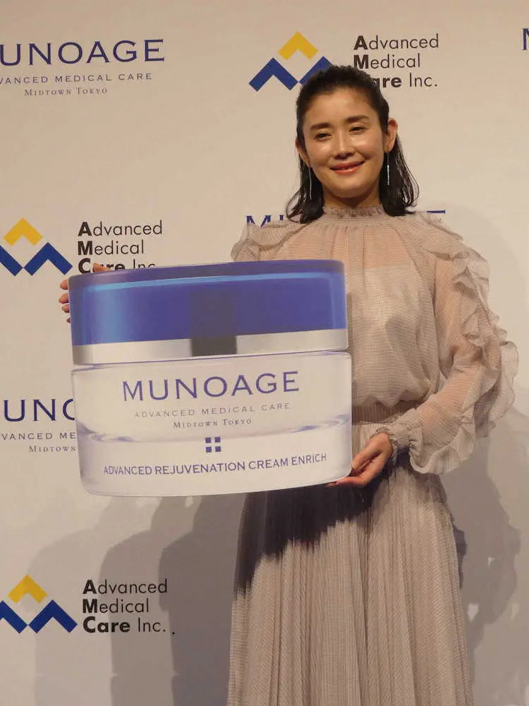 エイジングケア化粧品ブランド「MUNOAGE」のアンバサダーに就任した石田ひかり