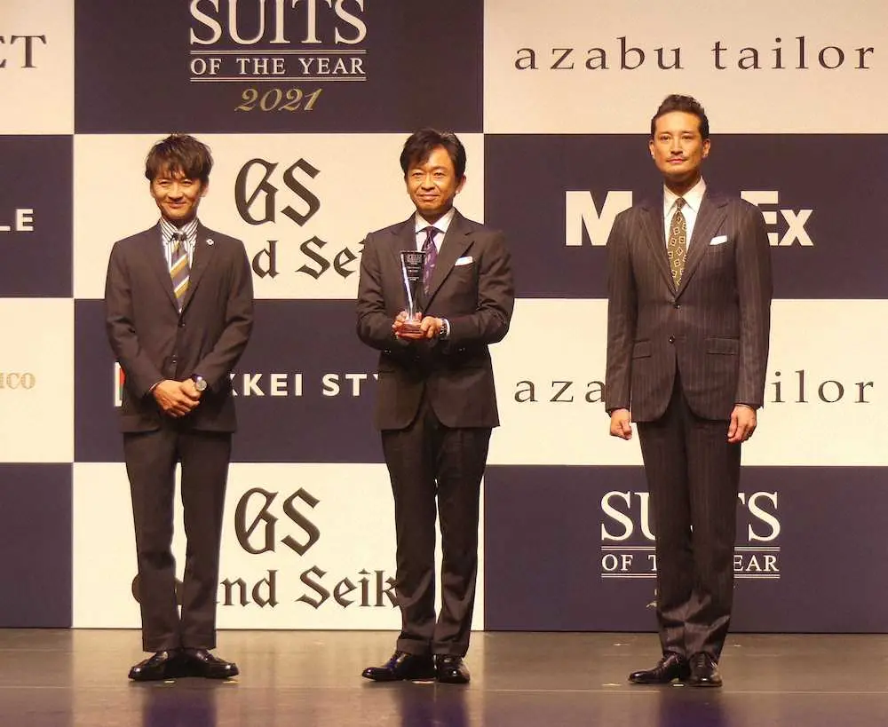 「スーツ・オブ・ザ・イヤー2021」の授賞式に出席したTOKIOの（左から）国分太一、城島茂、松岡昌宏