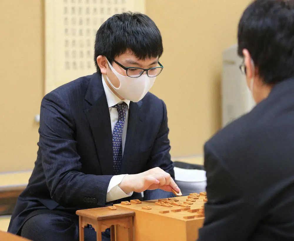 【画像・写真】永瀬王座が圧倒2勝目　4敗目の広瀬八段はリーグ陥落決定