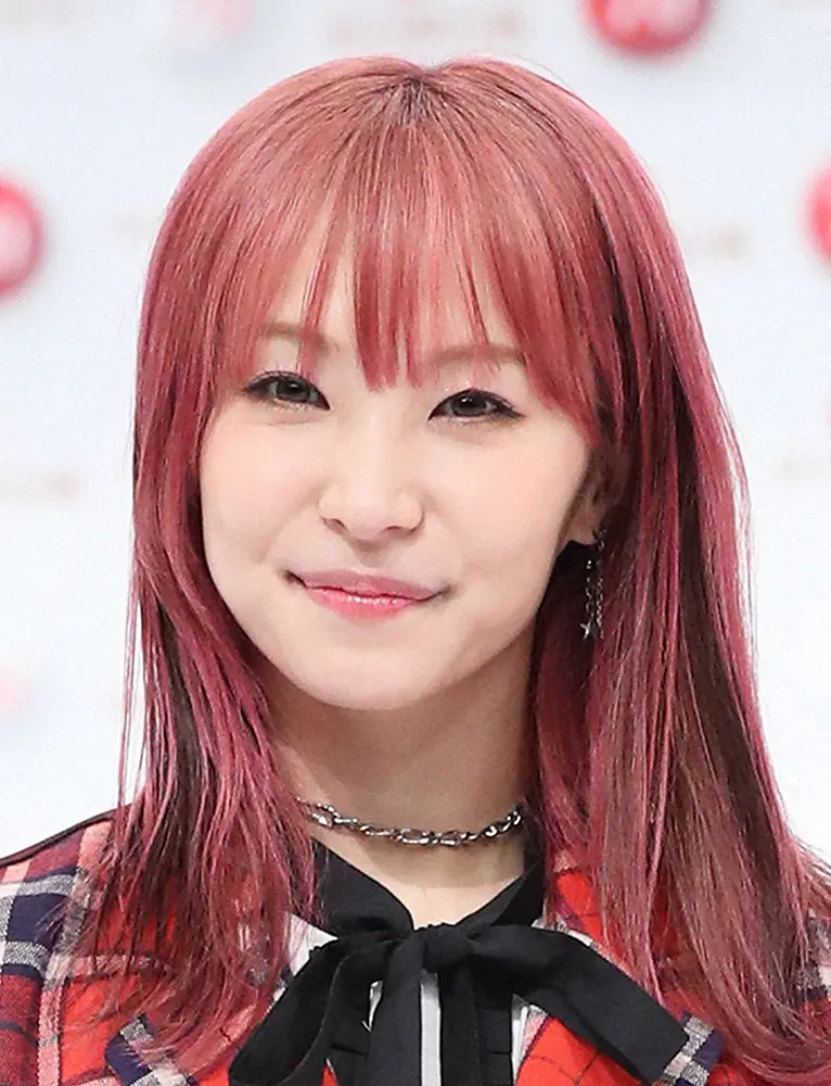 【画像・写真】LiSA　「さむい！さむい！」素足のショーパンショット姿に「足綺麗」「少女みたい」
