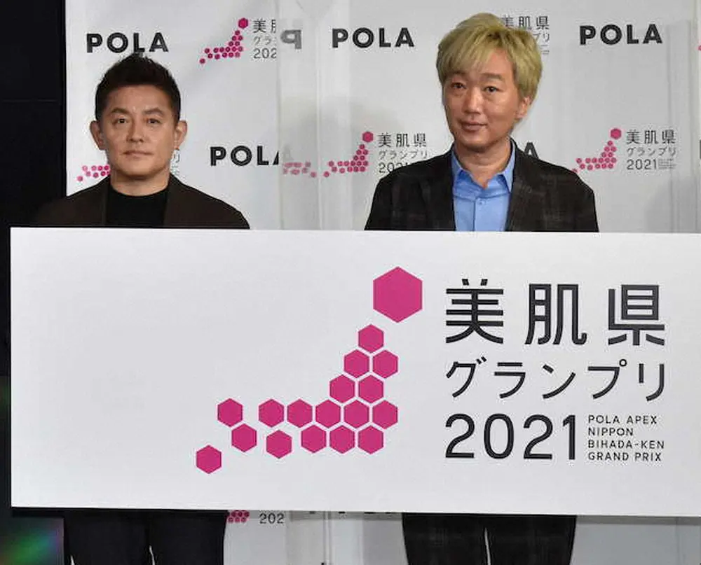 「美肌県グランプリ2021」に登場したお笑いコンビ「スピードワゴン」の井戸田潤（左）と小沢一敬