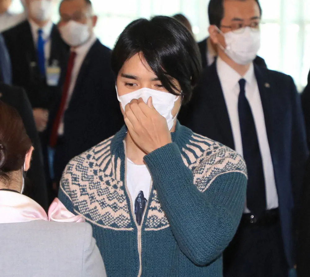 【画像・写真】小室圭さん　着用していた“ダース・ベイダー”のTシャツが話題に…ラフな服装でNYへ出発