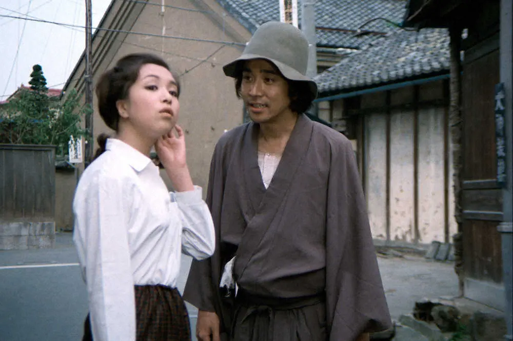 「犬神家の一族」の石坂浩二と坂口良子（C）KADOKAWA　1976