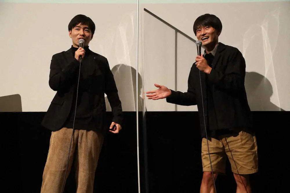 初のコントシネマ「サンチョー」の舞台あいさつに登壇したジャルジャル。後藤淳平（左）と福徳秀介